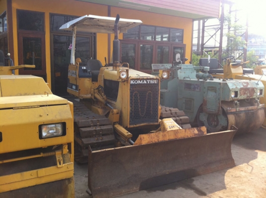 ขายด่วนแทรกเตอร์KOMATSU D20P-6 เก่าญี่ปุ่น ใบมีด6ทิศทาง
