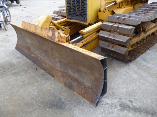 ขายด่วนแทรกเตอร์KOMATSU D20P-6 เก่าญี่ปุ่น ใบมีด6ทิศทาง