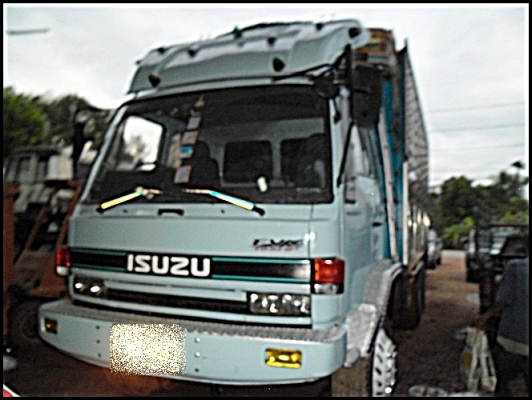 สิบล้ออีซูซุ 195 รถล่องเพลาเดียว