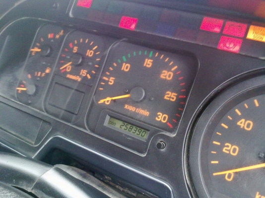ต้องการขายหัวลาก10 ล้อISUZU DECA320