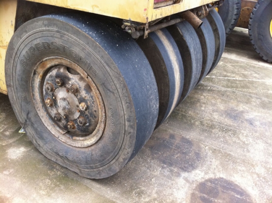 ขายด่วนรถบดล้อยาง9ล้อSAKAI TS200 ตรวจเช็คพร้อมใช้ เล่มทะเบียน