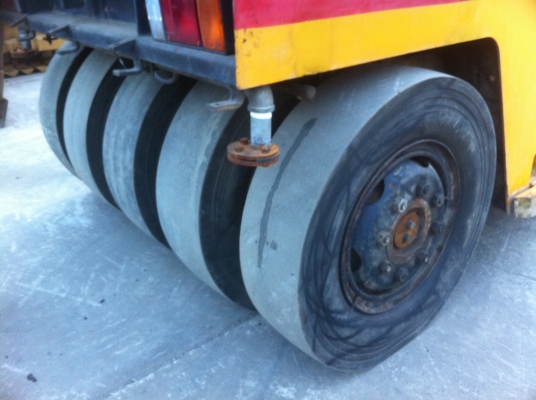 ขายด่วนรถบดล้อยาง9ล้อDYNAPAC CP201 ตรวจเช็คพร้อมใช้