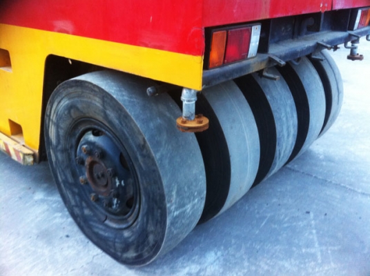 ขายด่วนรถบดล้อยาง9ล้อDYNAPAC CP201 ตรวจเช็คพร้อมใช้