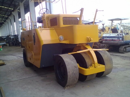 ขายด่วนรถบดล้อยาง7ล้อWATANABE WP15WE ทำสี ตรวจเช็คพร้อมใช้ เก่าญี่ปุ่น