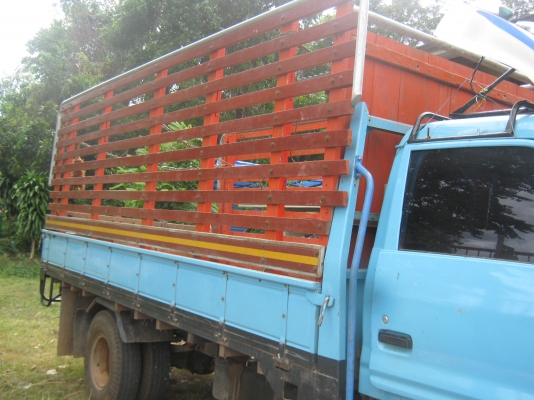 รถบรรทุกหกล้อกลาง คอกไม้สวยแข็งแรง ISUZU KS22 เครื่อง 110