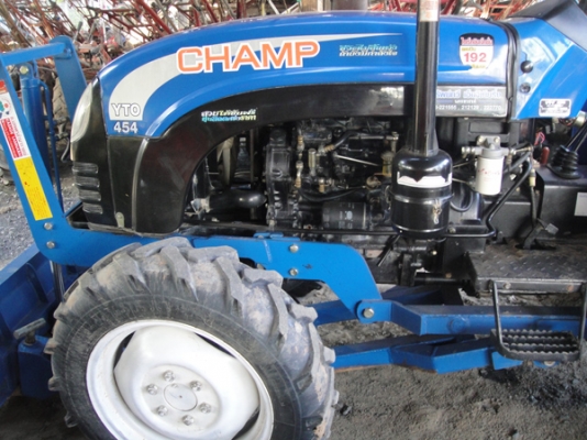 ขายแทรกเตอร์แชมป์ YTO 454 4X4 WD ใบมีดดันหน้า สภาพดีมากครับ