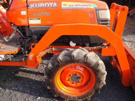 คูโบต้า L4508 4 WD 2 เพลา ใบมีดดัน ทำงาน 1077 ชั่วโมง..รถปี 2554