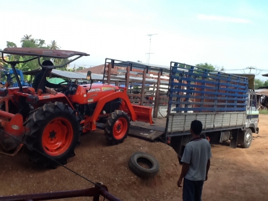 คูโบต้า L4508 4 WD 2 เพลา ใบมีดดัน ทำงาน 1077 ชั่วโมง..รถปี 2554