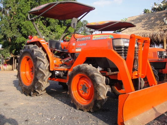 คูโบต้า L4508 4 WD 2 เพลา ใบมีดดัน ทำงาน 1077 ชั่วโมง..รถปี 2554