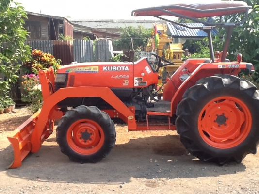 คูโบต้า L4508 4 WD 2 เพลา ใบมีดดัน ทำงาน 1077 ชั่วโมง..รถปี 2554