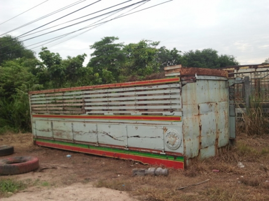 กระบะรถบรรทุก ๑๐ ล้อ