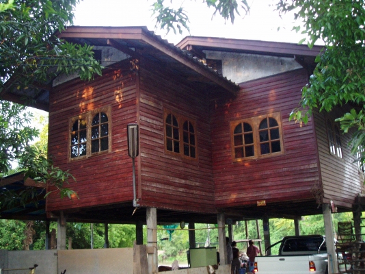 ขายบ้านพร้อมที่ดินเกือบ2ไร่