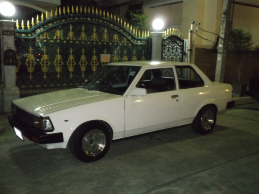 TOYOTA KE70 Retro Classiccar 2 ประตู TOYOTA KE70 Retro Classiccar 2 ประตู