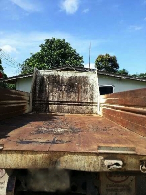 รถอิซูซุ 6 ล้อดั๊ม NPR 150 แรงม้า  รถวิ่ง 60000 กว่าโล  สนใจติดต่อ 081-6079515