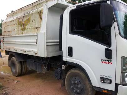 รถอิซูซุ 6 ล้อดั๊ม NPR 150 แรงม้า  รถวิ่ง 60000 กว่าโล  สนใจติดต่อ 081-6079515