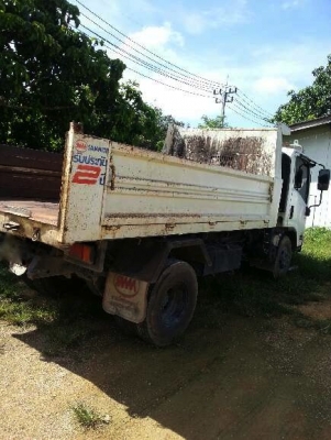 รถอิซูซุ 6 ล้อดั๊ม NPR 150 แรงม้า  รถวิ่ง 60000 กว่าโล  สนใจติดต่อ 081-6079515