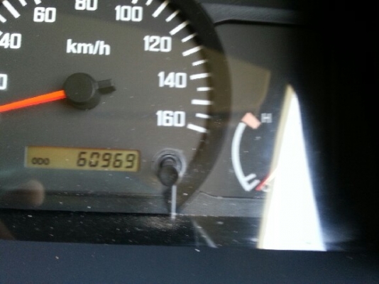 รถอิซูซุ 6 ล้อดั๊ม NPR 150 แรงม้า  รถวิ่ง 60000 กว่าโล  สนใจติดต่อ 081-6079515