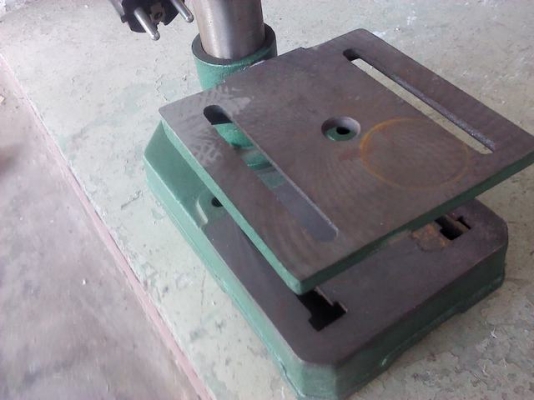 ลดราคา สว่านแท่นตัวเล็กสูงประมาณ 70 cm.หัวจับดอกส่วานได้ถึง 13 มม.(ลดแค่ 5 ตัว)