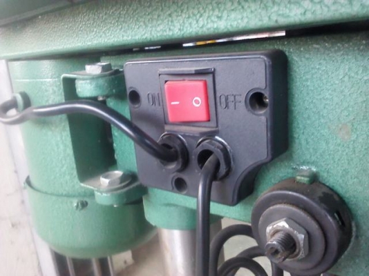 ลดราคา สว่านแท่นตัวเล็กสูงประมาณ 70 cm.หัวจับดอกส่วานได้ถึง 13 มม.(ลดแค่ 5 ตัว)