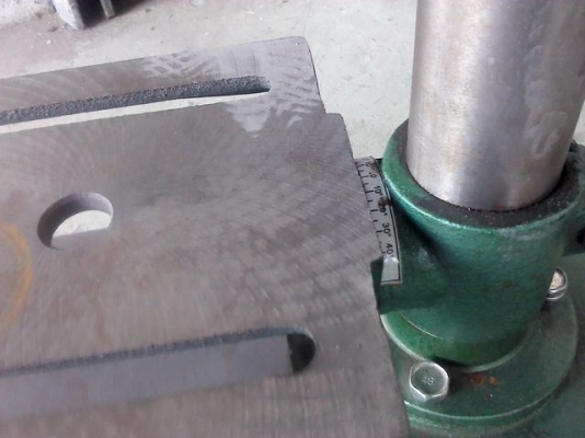 ลดราคา สว่านแท่นตัวเล็กสูงประมาณ 70 cm.หัวจับดอกส่วานได้ถึง 13 มม.(ลดแค่ 5 ตัว)