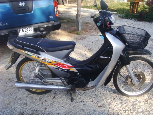 นายหมูแปลงยาวขาย  Honda  wave  100  เครื่องดีสีสวยขายราคา  15500