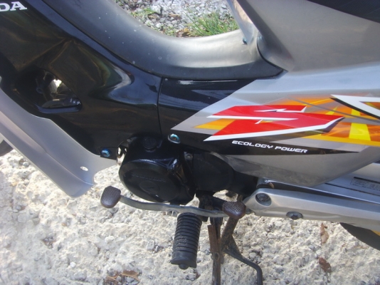 นายหมูแปลงยาวขาย  Honda  wave  100  เครื่องดีสีสวยขายราคา  15500