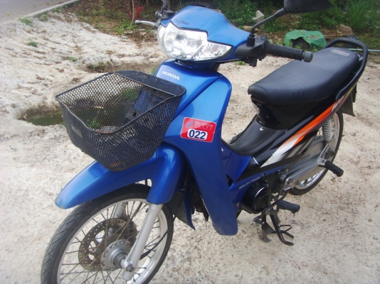 นายหมูแปลงยาวขาย  Honda  wave  100  เครื่องดีสีสวยขายราคา  15000