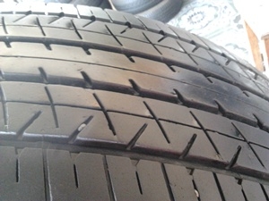 ขายยาง215/60/16 ปี 2811 BRIDERTONE TURANZA ER33 1 ชุด  ราคา :  2,500.00  บาท