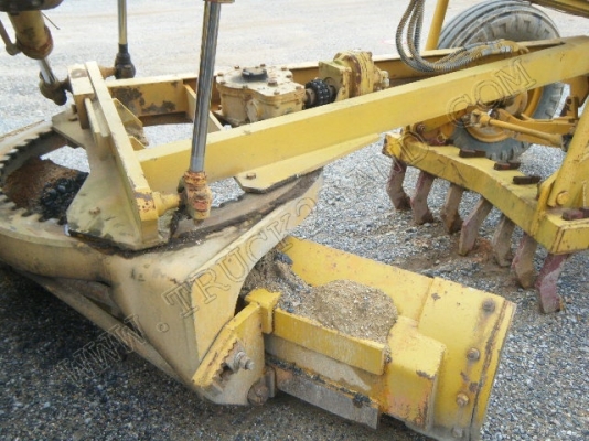 รถเกรด ยี่ห้อ MITSUI รุ่น HA46F