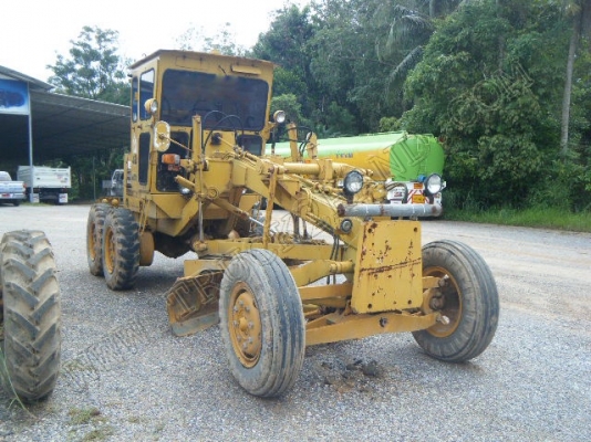 รถเกรด ยี่ห้อ MITSUI รุ่น HA46F