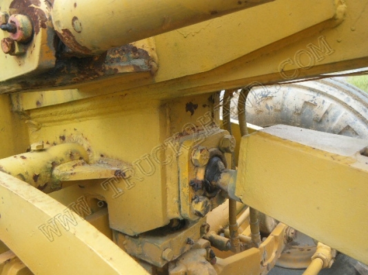 รถเกรด ยี่ห้อ MITSUI รุ่น HA46F