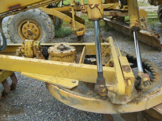 รถเกรด ยี่ห้อ MITSUI รุ่น HA46F