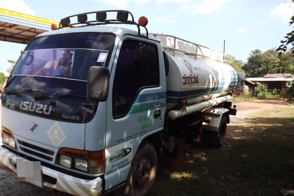 ขายด่วนรถน้ำมัน  6000 ลิตร มีมิตรเตอร์ 2 หัวจ่าย โหลดล่าง สภาพดีมาก