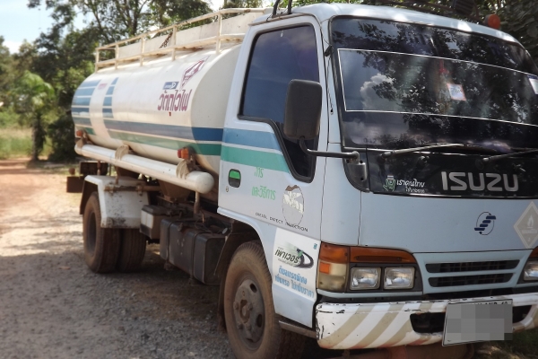 ขายด่วนรถน้ำมัน  6000 ลิตร มีมิตรเตอร์ 2 หัวจ่าย โหลดล่าง สภาพดีมาก