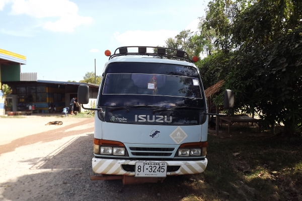 ขายด่วนรถน้ำมัน  6000 ลิตร มีมิตรเตอร์ 2 หัวจ่าย โหลดล่าง สภาพดีมาก