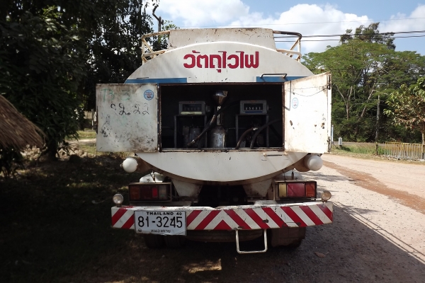 ขายด่วนรถน้ำมัน  6000 ลิตร มีมิตรเตอร์ 2 หัวจ่าย โหลดล่าง สภาพดีมาก