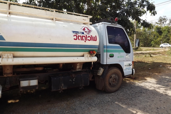 ขายด่วนรถน้ำมัน  6000 ลิตร มีมิตรเตอร์ 2 หัวจ่าย โหลดล่าง สภาพดีมาก