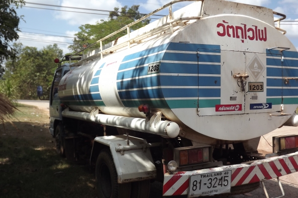 ขายด่วนรถน้ำมัน  6000 ลิตร มีมิตรเตอร์ 2 หัวจ่าย โหลดล่าง สภาพดีมาก