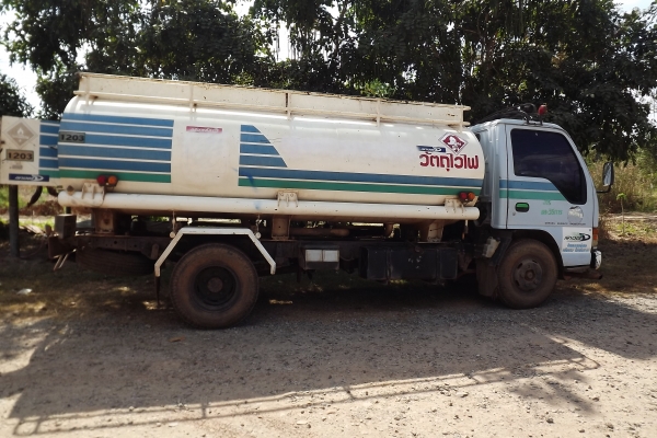 ขายด่วนรถน้ำมัน  6000 ลิตร มีมิตรเตอร์ 2 หัวจ่าย โหลดล่าง สภาพดีมาก