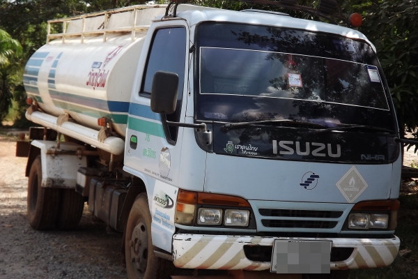 ขายด่วนรถน้ำมัน  6000 ลิตร มีมิตรเตอร์ 2 หัวจ่าย โหลดล่าง สภาพดีมาก