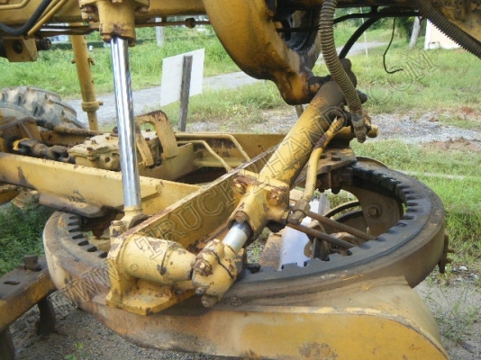 รถเกรด ยี่ห้อ KOMATSU รุ่น GD313H