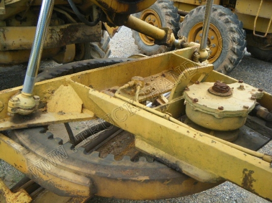 รถเกรด ยี่ห้อ KOMATSU รุ่น GD313H