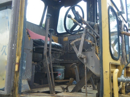 รถเกรด ยี่ห้อ KOMATSU รุ่น GD313H