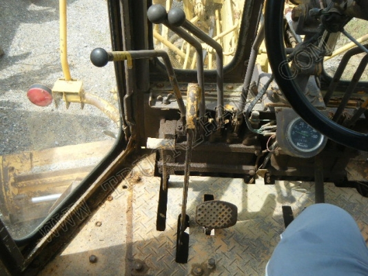 รถเกรด ยี่ห้อ KOMATSU รุ่น GD313H