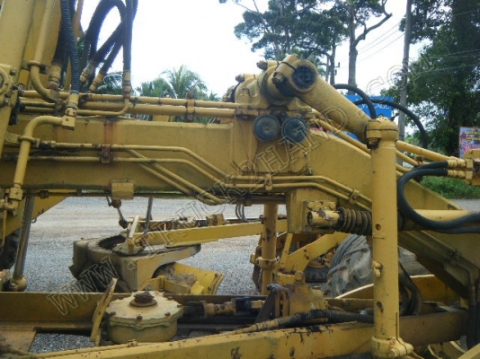 รถเกรด ยี่ห้อ KOMATSU รุ่น GD313H