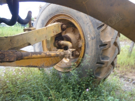 รถเกรด ยี่ห้อ KOMATSU รุ่น GD313H