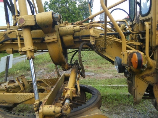 รถเกรด ยี่ห้อ KOMATSU รุ่น GD313H