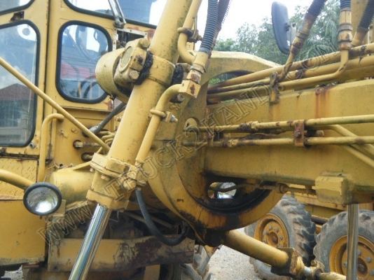 รถเกรด ยี่ห้อ KOMATSU รุ่น GD313H