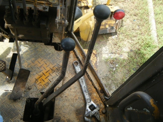 รถเกรด ยี่ห้อ KOMATSU รุ่น GD313H