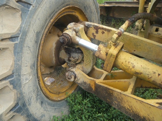 รถเกรด ยี่ห้อ KOMATSU รุ่น GD313H